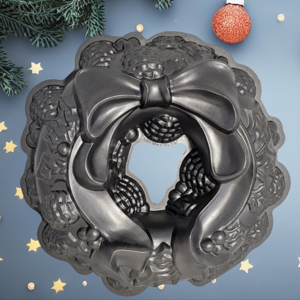 Nordic Ware Christmas Holiday Wreath Bundt Pan Cake 9 cup T30